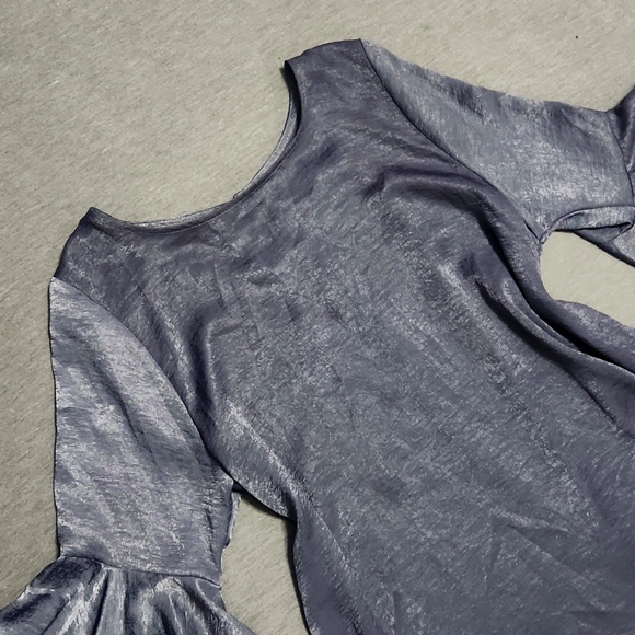 Bobeau Brand Flowy Silver Gray 3/4-Length Bell-Sleeve Blouse Tunic Top Shirt - Picture 4 of 12
